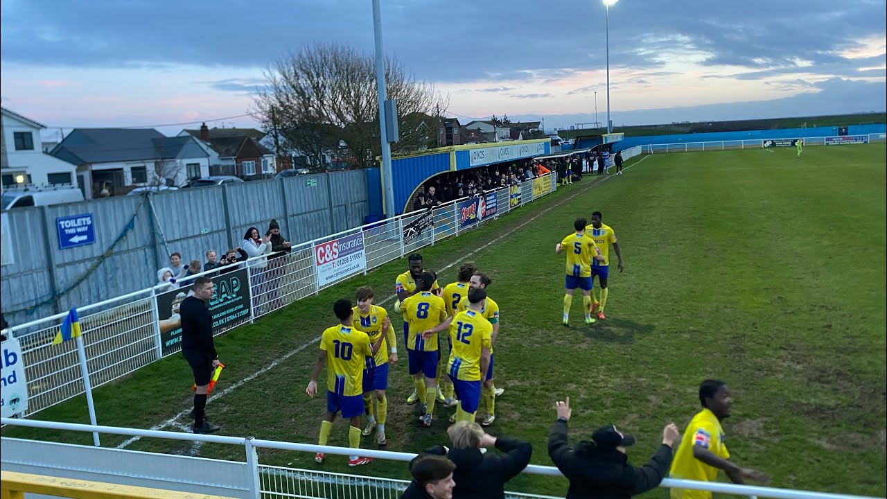 Canvey Island FC - Park Lane - BASEMENT BATTLE BELOW SEA LEVEL! - Groundhopper Diaries EP 17