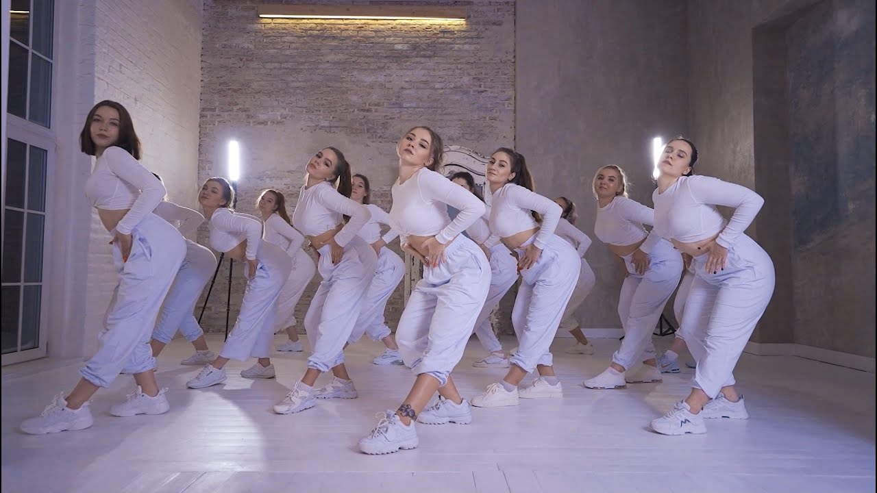 EL BA&Ntilde;O - Enrique Iglesias ft. Bad Bunny, choreography by Valeriya Steph