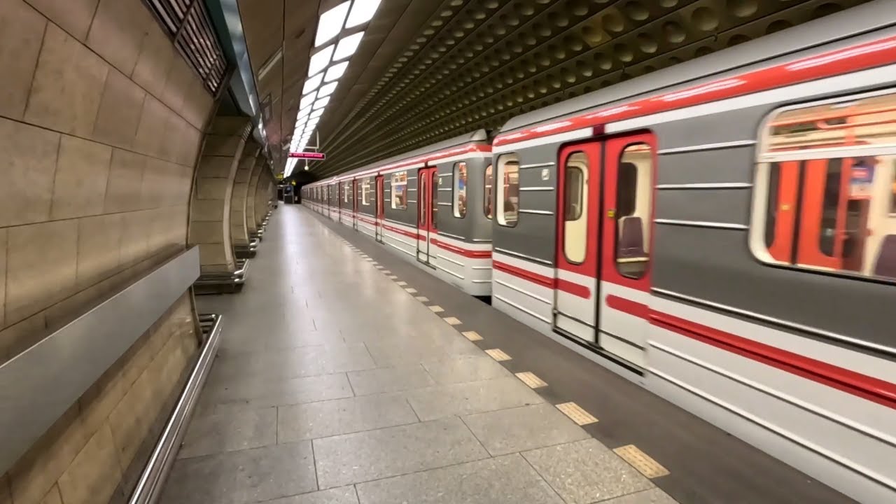 Prague Metro - Jiřího z Poděbrad Station | 2x Escalator | 27/05/25