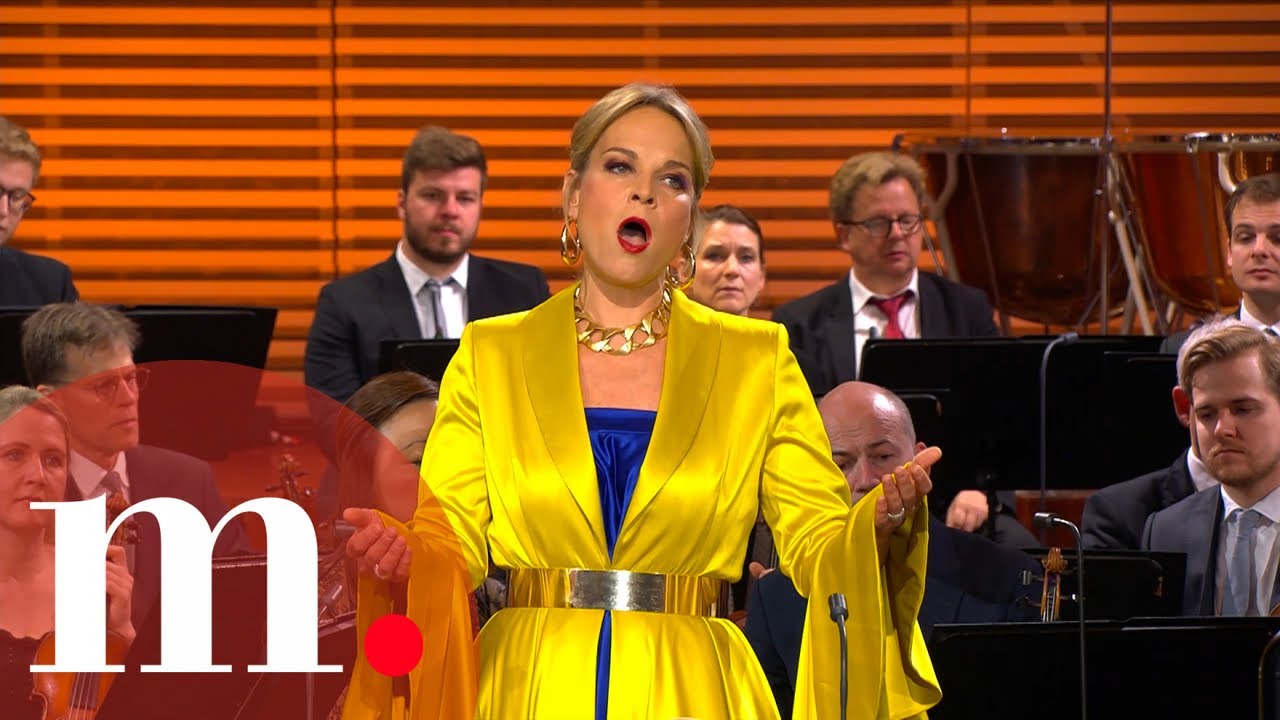 Elīna Garanča with Kirill Petrenko perform Luciano Berio's Folk Songs at the 2022 Europakonzert