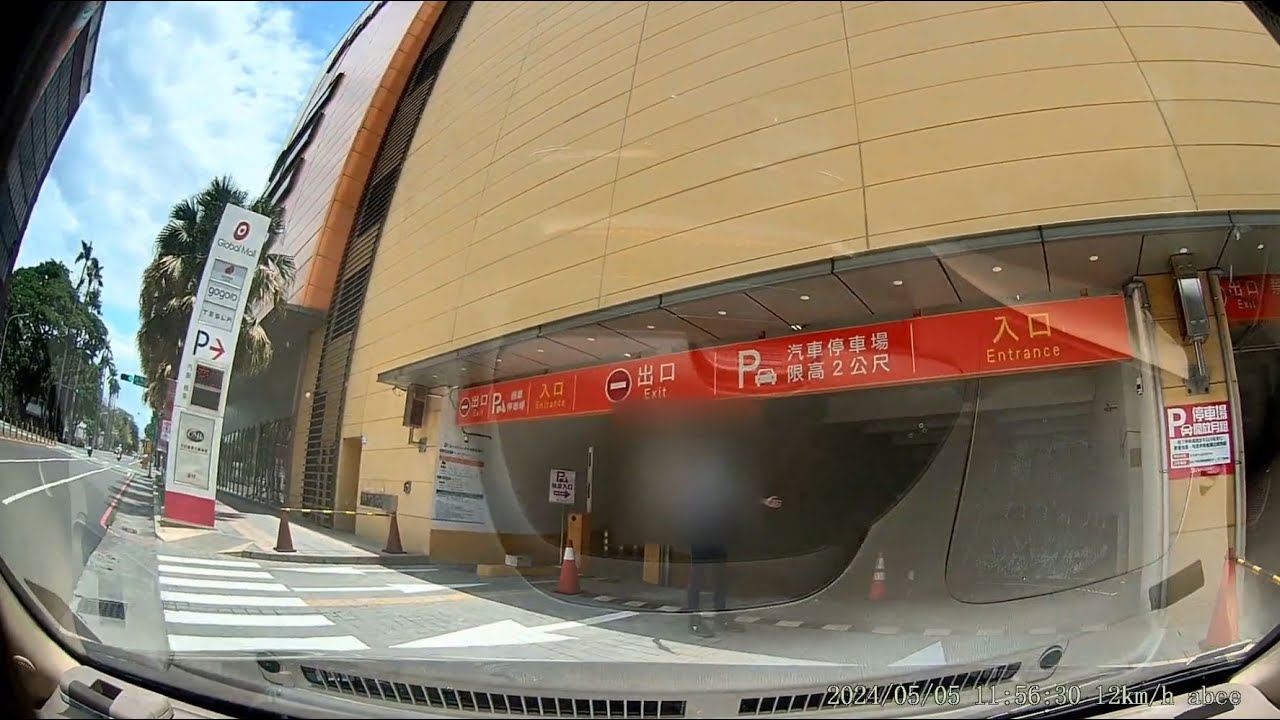 屏東環球購物中心停車場