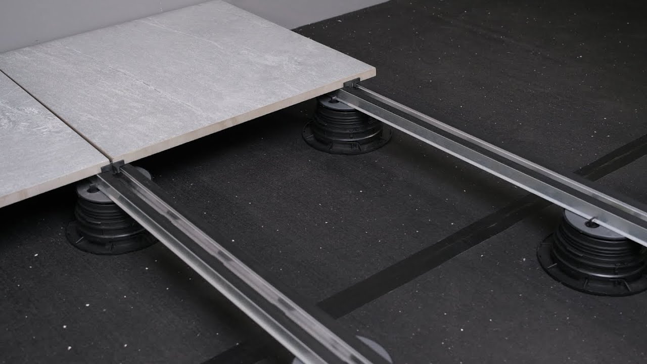 [FR] UPTEC - Installation d'un plancher surélevé avec lambourdes en aluminium