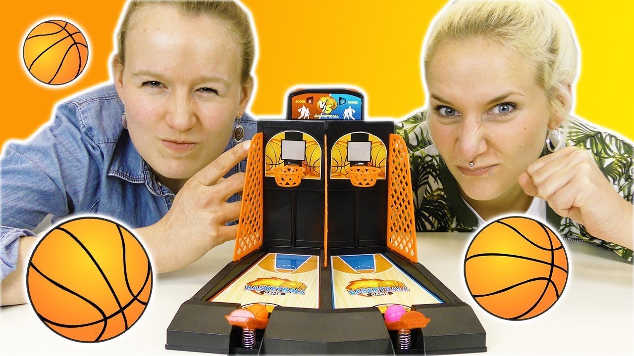 BASKETBALL CHALLENGE deutsch -Nina VS Kathi WER WIRFT DIE MEISTEN KÖRBE? Mini Arcade Basketball Game