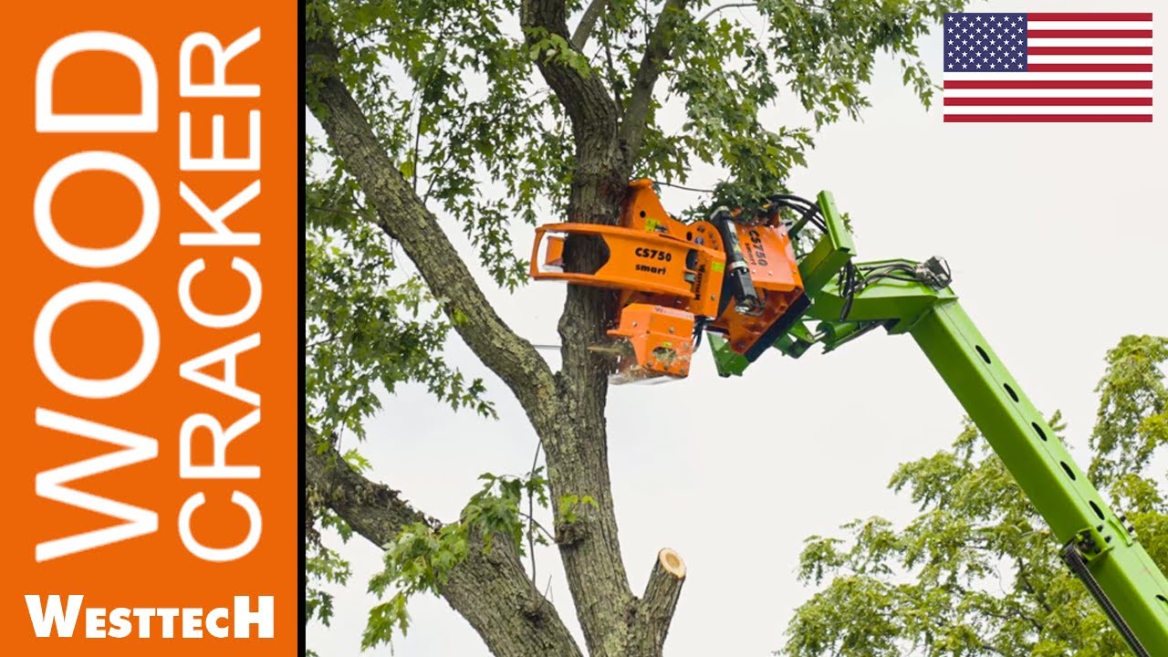 Woodcracker® CS750 smart on a telehandler in residential area