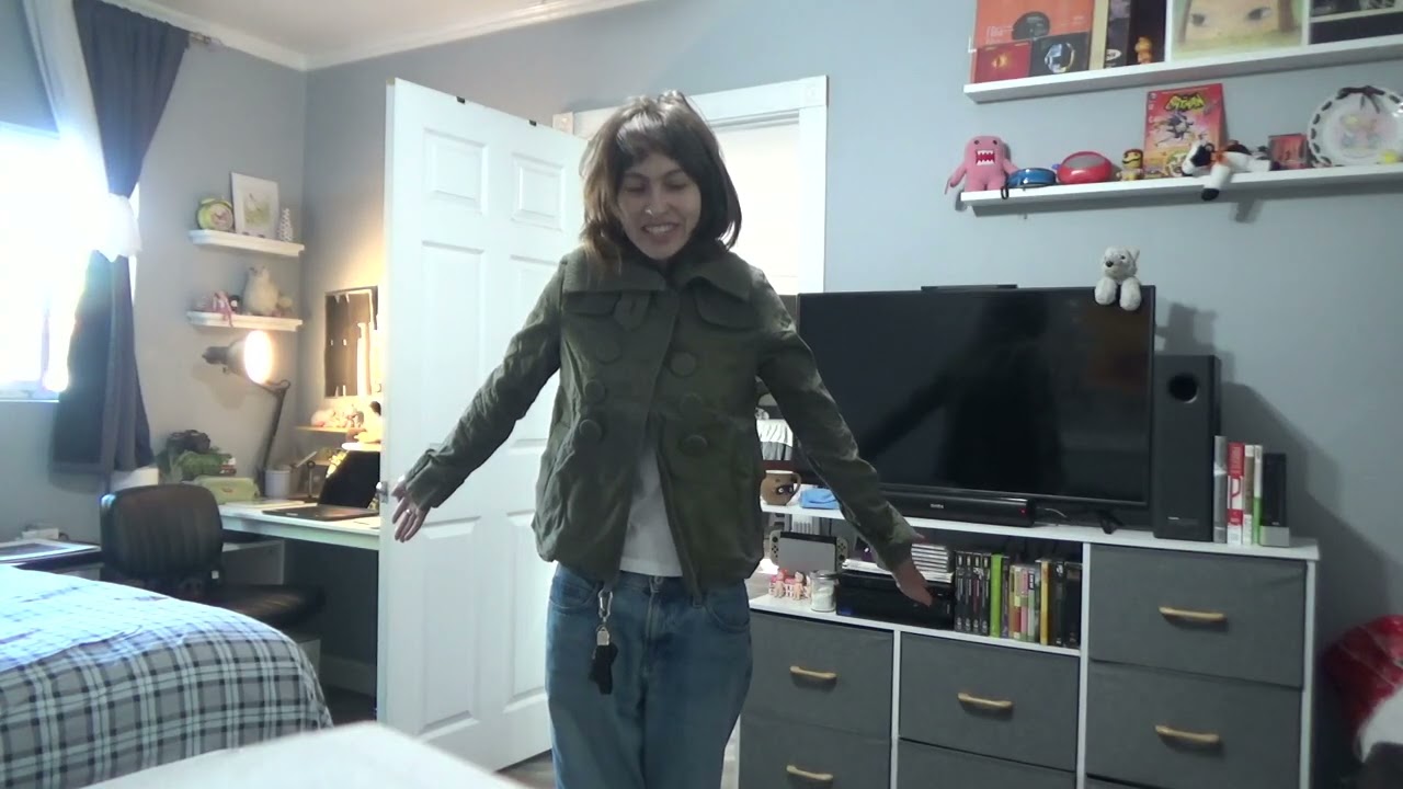 I eat an orange and then I talk about clothes
