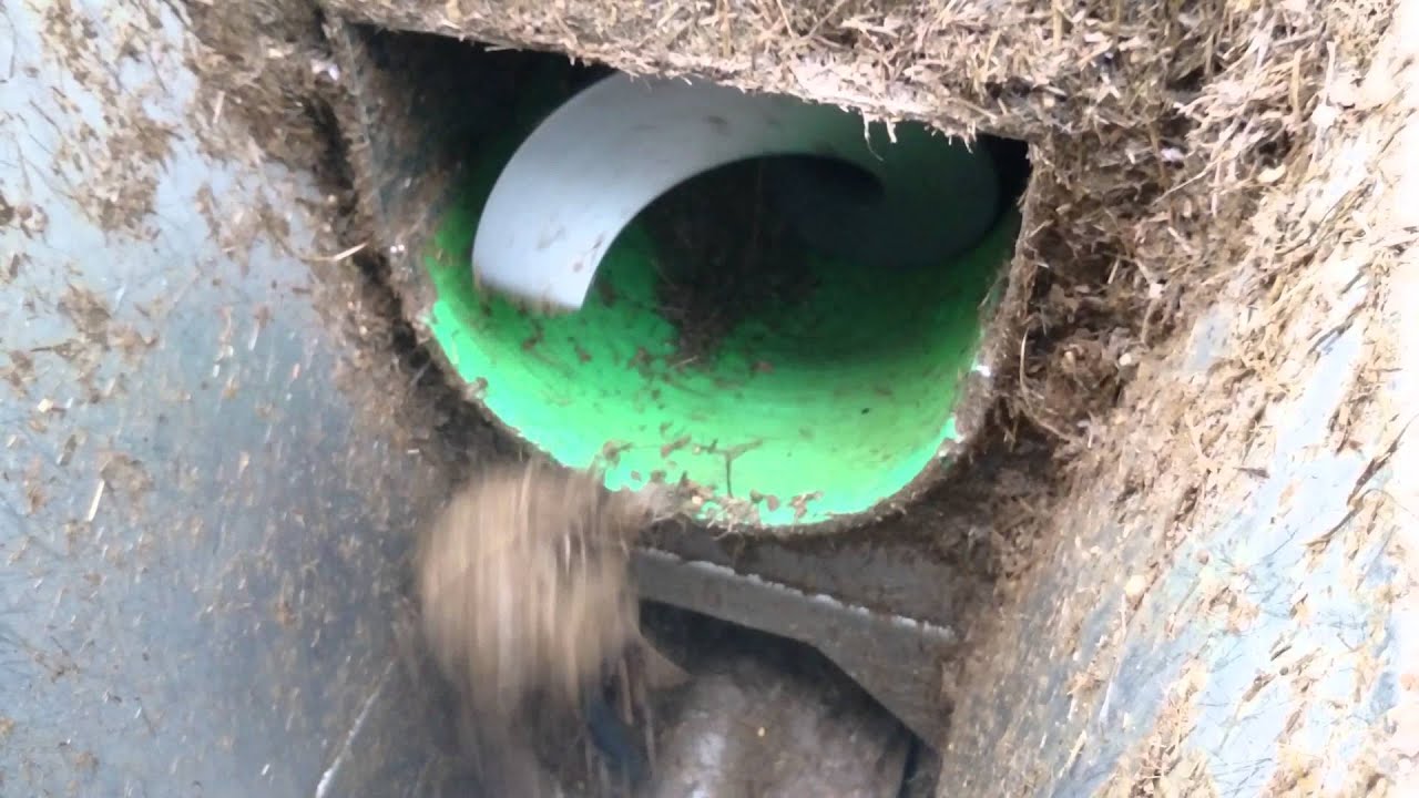 Feststoffeintrag biogas. Feeding a biogas plant