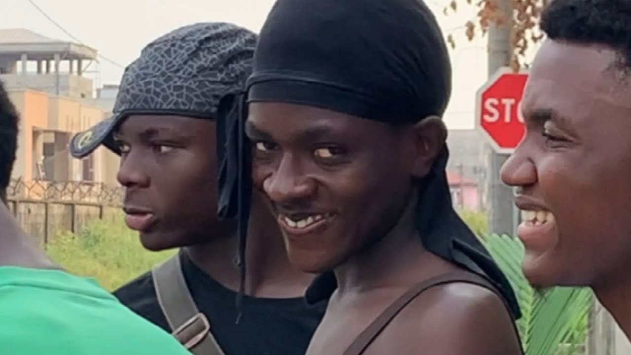 Tricago😅.  Ivoirien …Il voit rien Français Malaxé 03