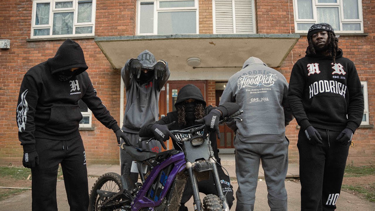 Birmingham Rapper Trizz Links up With HoodRich For a PhotoShoot (Episode 2)