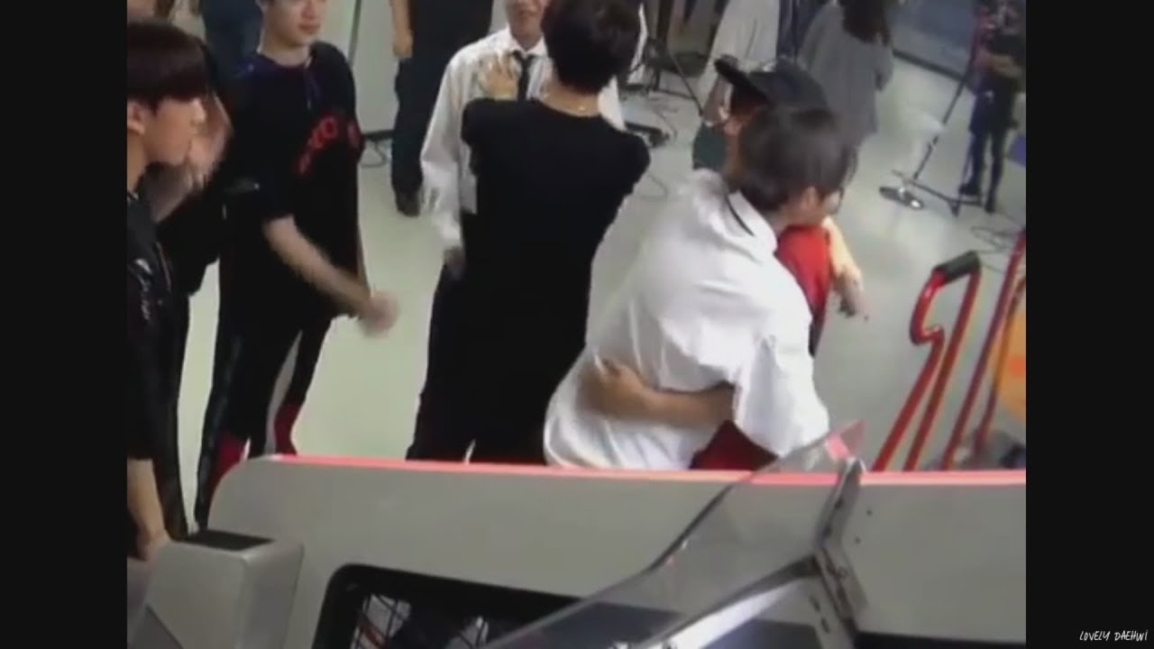 Daehwi, Woojin x Stray Kids moments @ Soribada awards backstage 2018