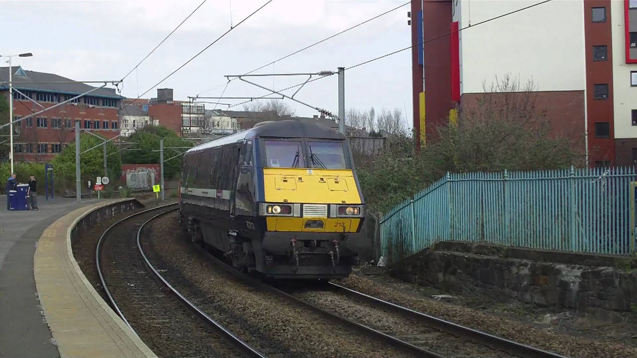 East Coast 911118 races East Coast HST 43238 and 43299 at Manors