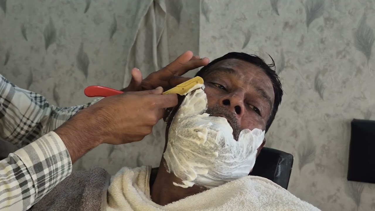 Saving kasa kare. Dadi kasa banay. बड़े लोगों की दाढ़ी कैसे बनाते हैं.  #trending #haircut #mans 