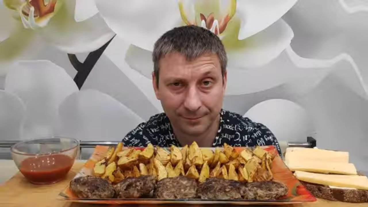 МУКБАНГ НАСТЯ ЗАБОЛЕЛА 🤧 КАРТОФЕЛЬ ПО ДЕРЕВЕНСКИ С КОТЛЕТАМИ | MUKBANG RUSTIC POTATOES WITH CUTLETS