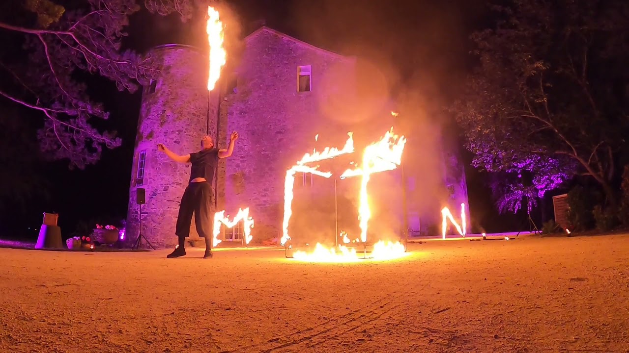 Spectacle de feu mariage - extrait - Compagnie CHK1 - cracheur de feu - Château de la Frogerie