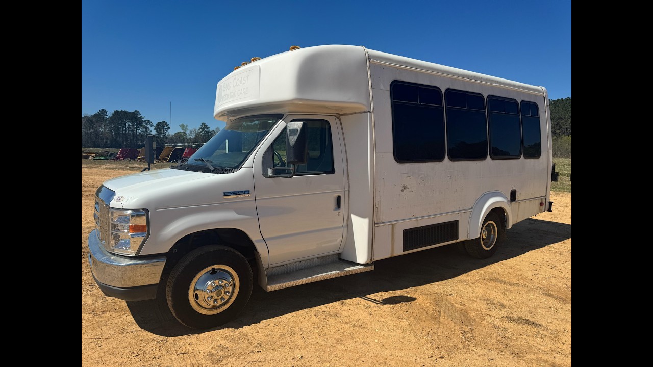 2012 Ford E 350 Super Duty 10 Passenger Handicapped Shuttle Bus   224,233 Miles