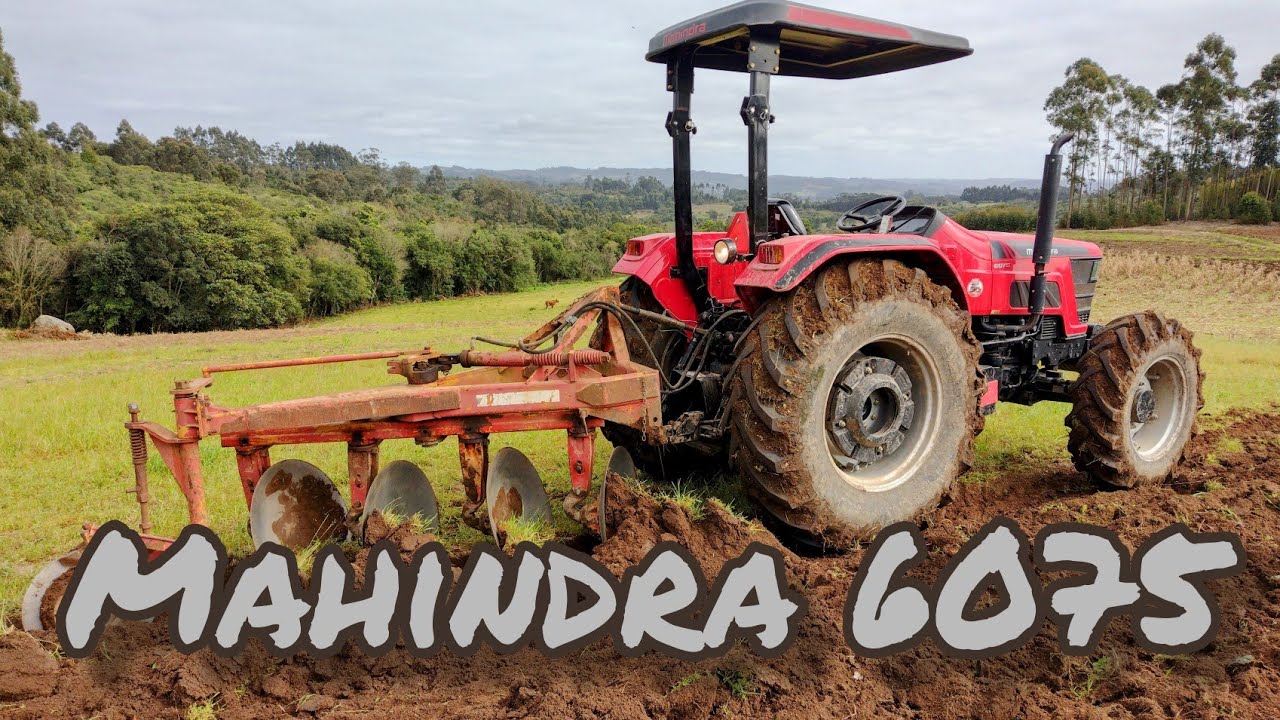 Tractor Mahindra 6075, com arado reversível 4 discos.