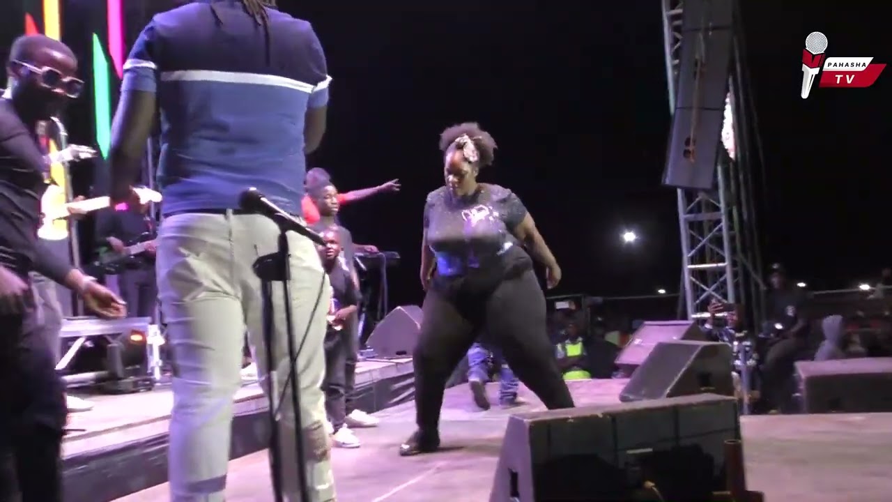 Chief Hwenje showcases Mai welly Dance on Stage@ Murambinda Indepndence Uhuru