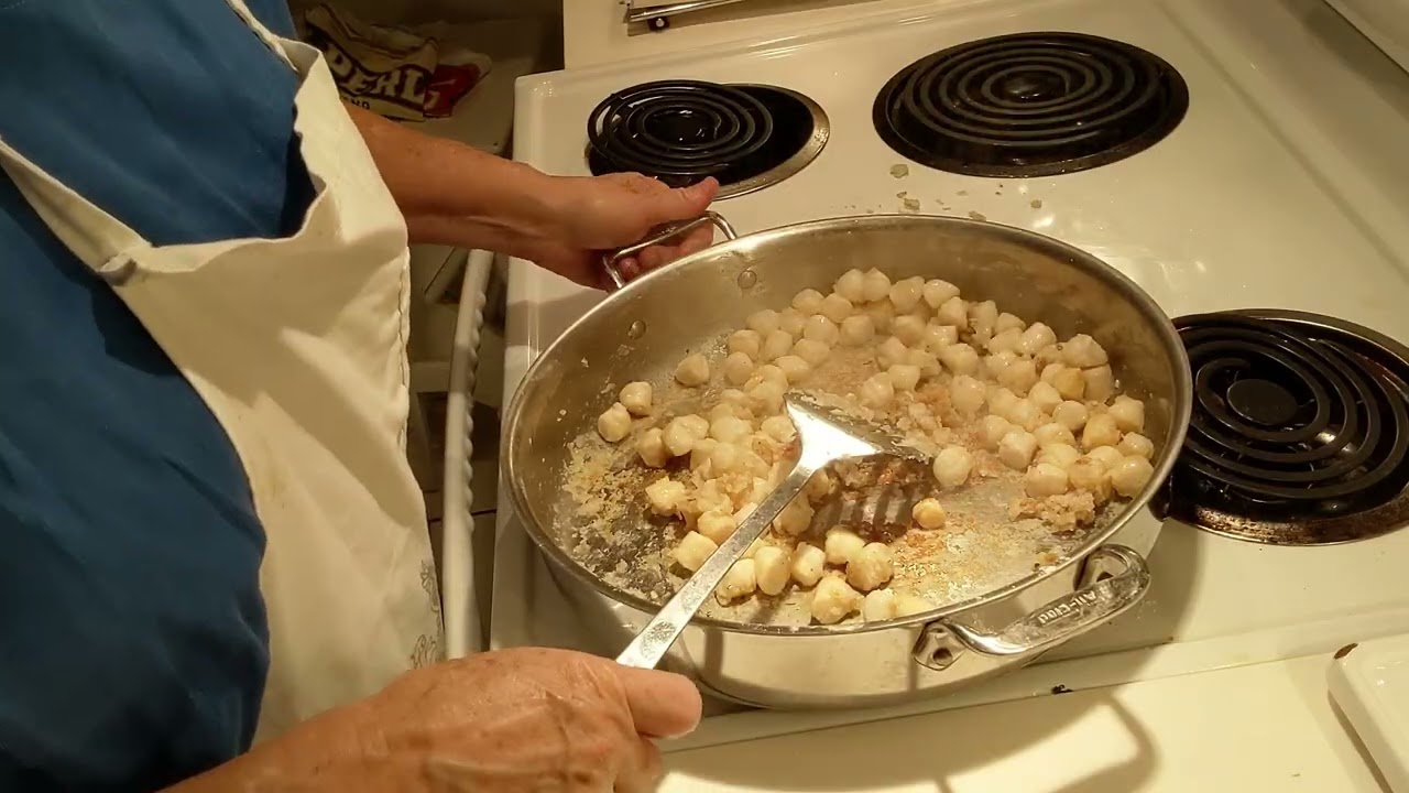 Ina Garten's Scallops Provencal