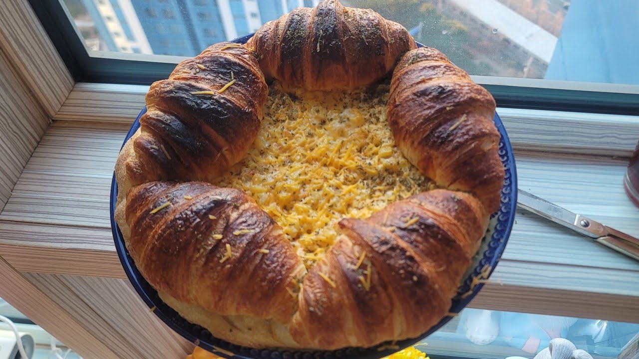 #88번째) - 크로와상 콘치즈피자 - (Croissant Corn Cheese Pizza) クロワッサンコーンチーズピザ - Pizza al formaggio.