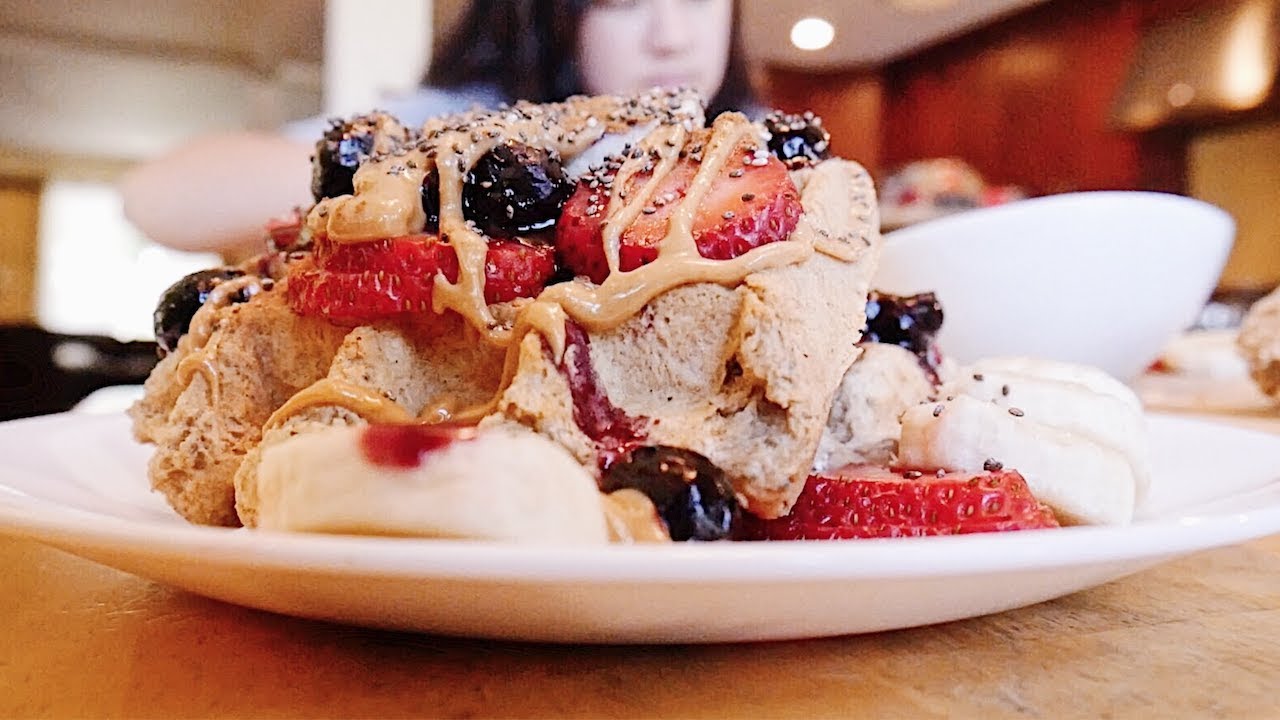 what i EAT for bReAkFaSt ~VEGAN WAFFLES~