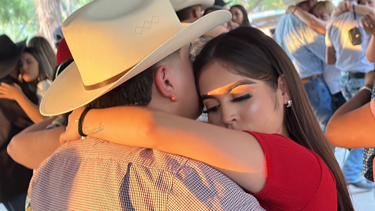 LA HERMOSA IDALY IRRADIA LA PISTA CON SU JUVENTUD Y CARISMA !