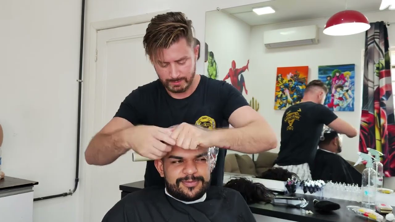 Aplicação de prótese capilar masculina