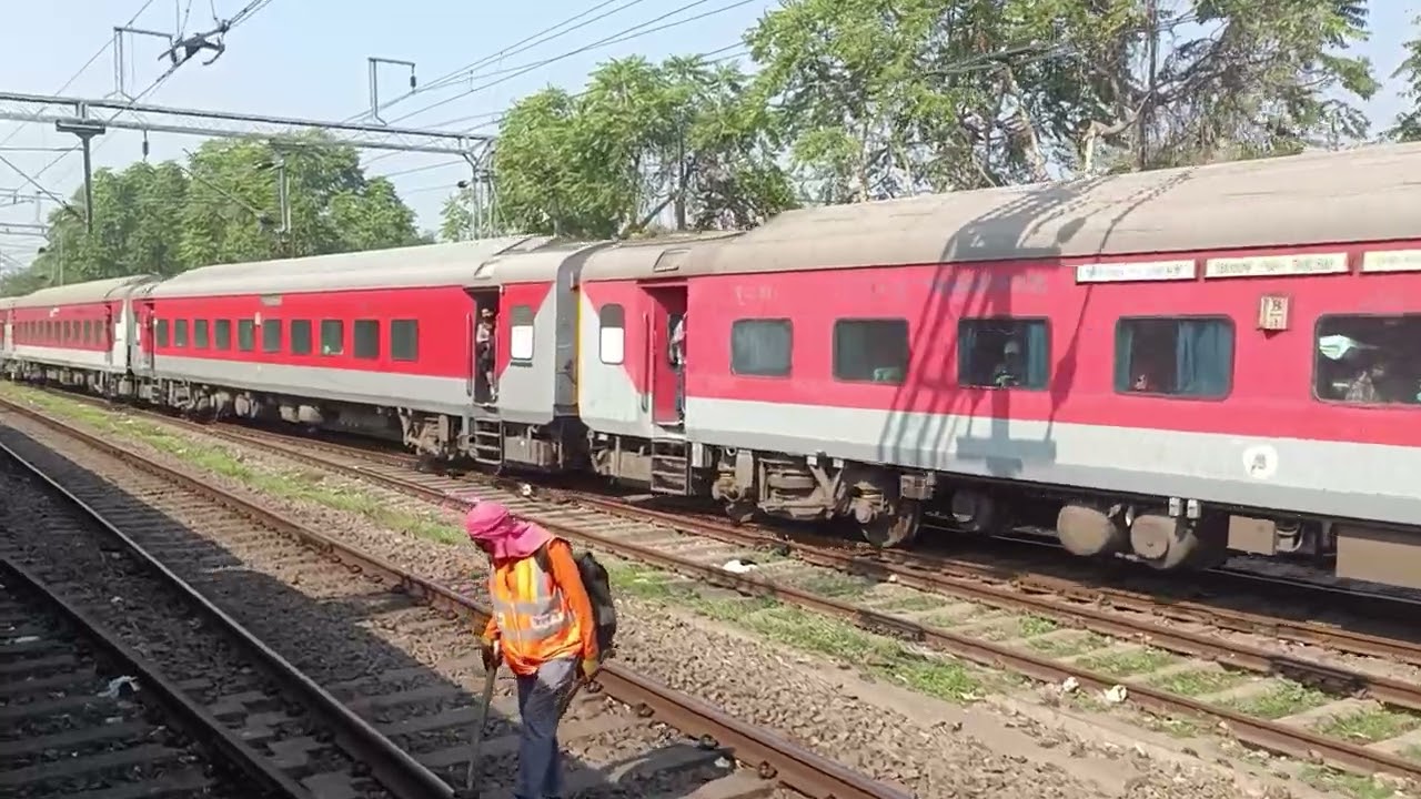 CHANDIGARH Express #chandigarh #lucknow #indianrailways #railway 