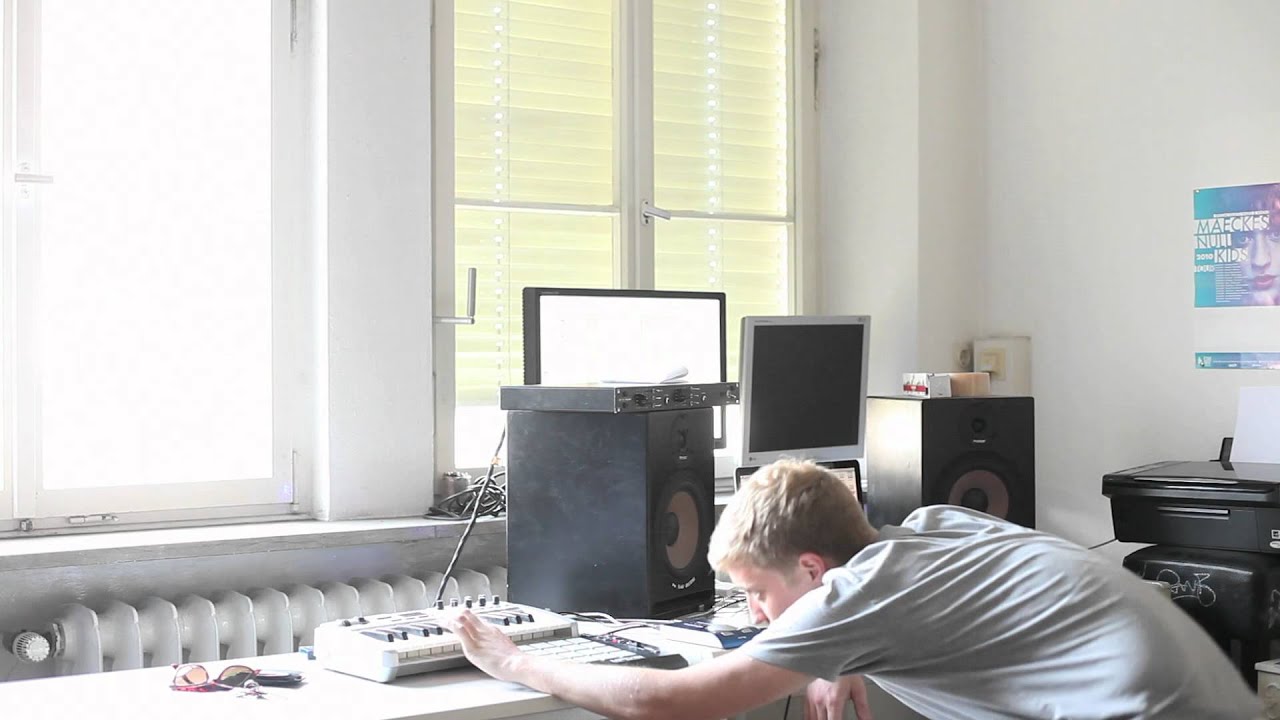 Maeckes: Making a Beat - Niemandsland (feat. Tua)