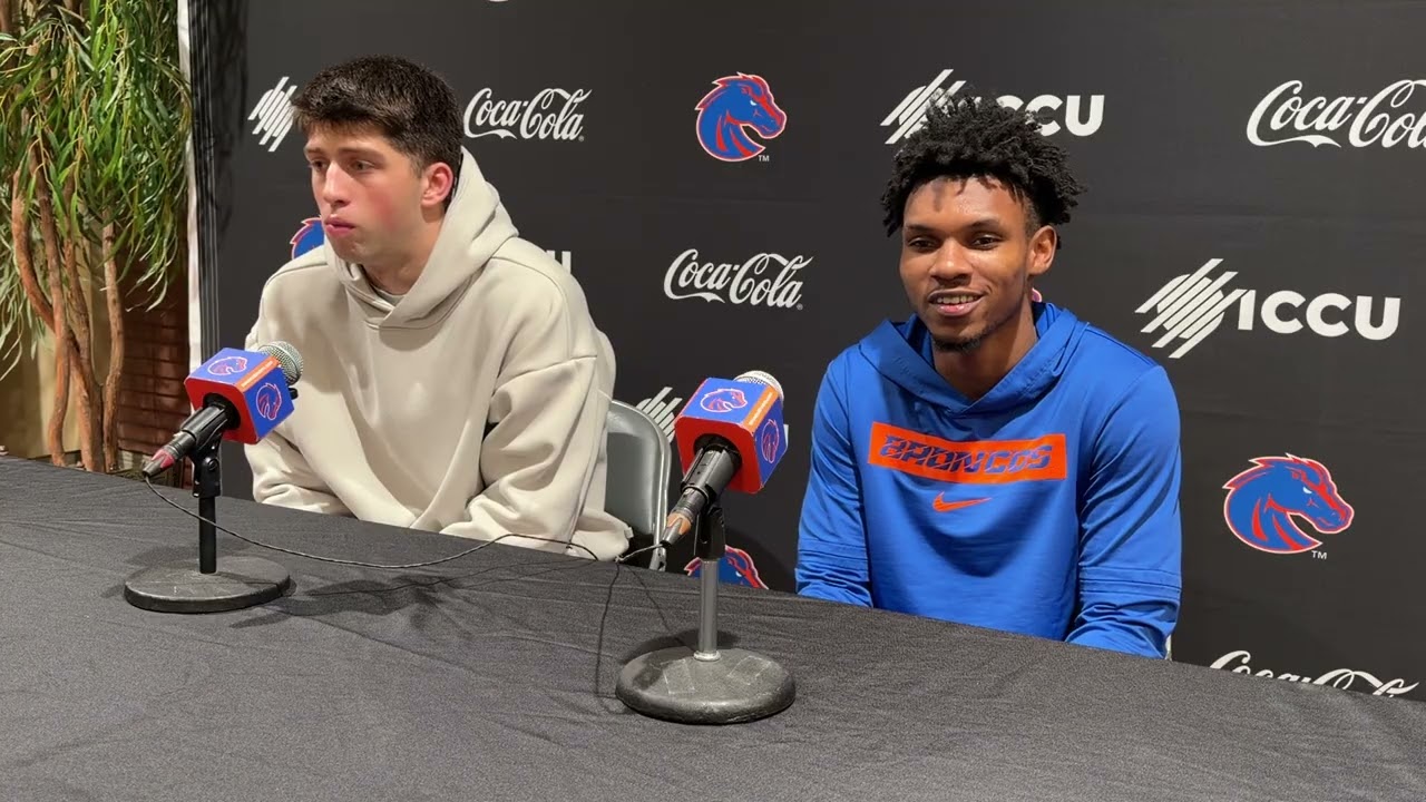 Пирсон Кармайкл и Дилан Эндрюс из команды Boise State беседуют после домашнего поражения от Grand...