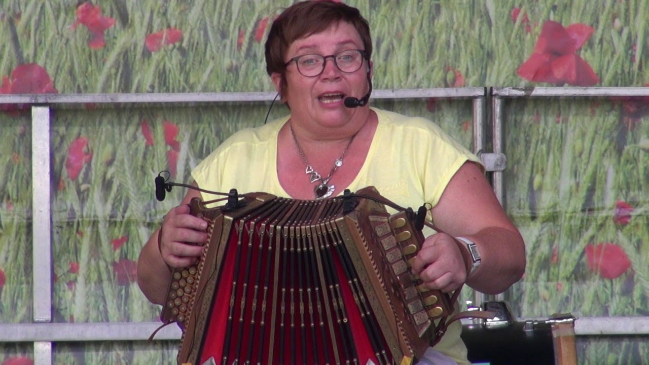 Margareeta (Margareta) - ÜLLE KOOL (lõõtspill), ESTA RUUSMANN (viiul)