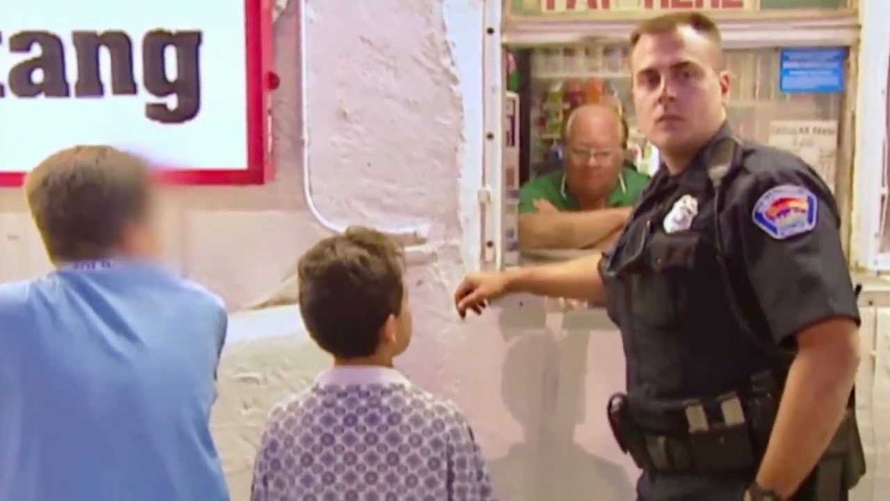 Cops Tv show Albuquerque New Mexico. Kids trying to pass counterfeit money. (2000).