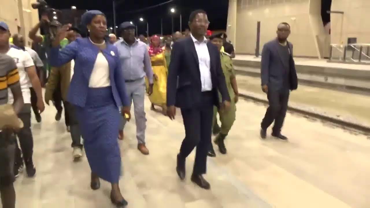 MAJARIBIO YA TRENI YA MWENDO KASI SGR DAR -  DODOMA YAWASILI  JIJINI DODOMA IKIWA NA VIONGOZI WA …