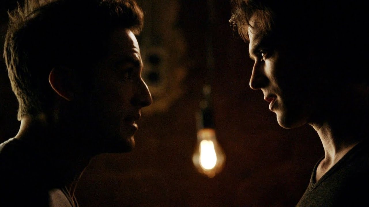 TVD 5x15 - Damon attacks Tyler and runs away. 