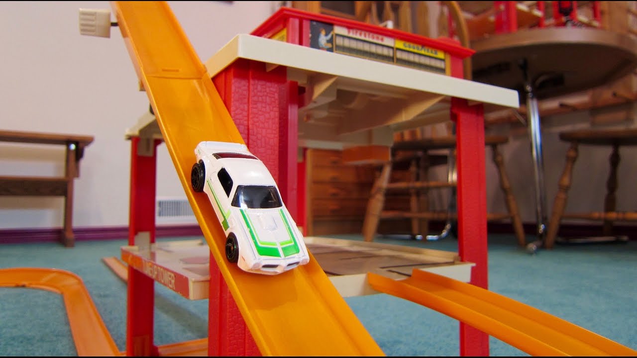 1970 Hot Wheels Tune-Up Tower Drive-Thru