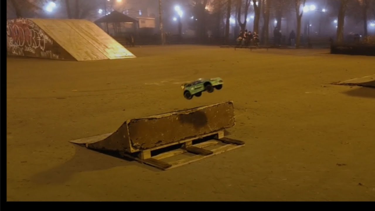 Rlaarlo xts-f10 Ford fiesta испытание трамплинами.