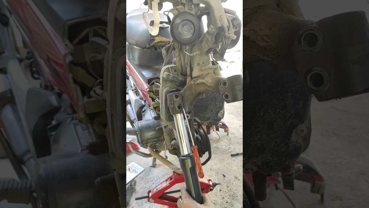 Bagaimana cara melepas AS shock depan yang macet ? #shorts #mekanikmotor #mekanikpemula #honda