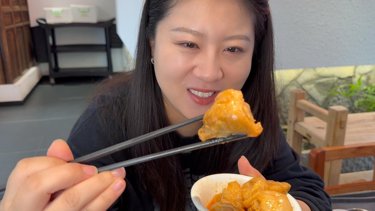 【寻尝姐妹】在贵州安顺吃灌汤猪脚，没想到猪脚还能这样吃，好吃到上头！