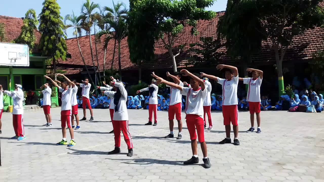 HOLIC KLS 9C SMPN 1 NGADILUWIH | DIES NATALIES 2017
