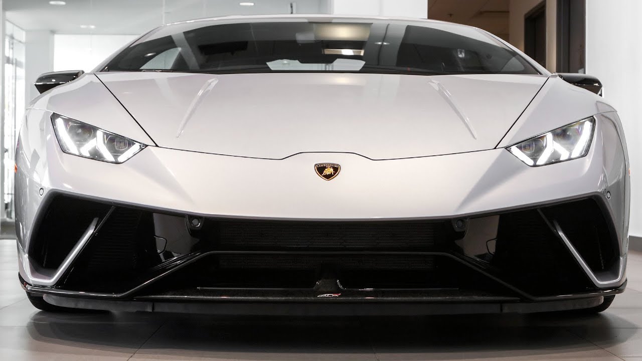 Full Spec Overview of this 2018 Grigio Nimbus Huracán Performante Coupè!