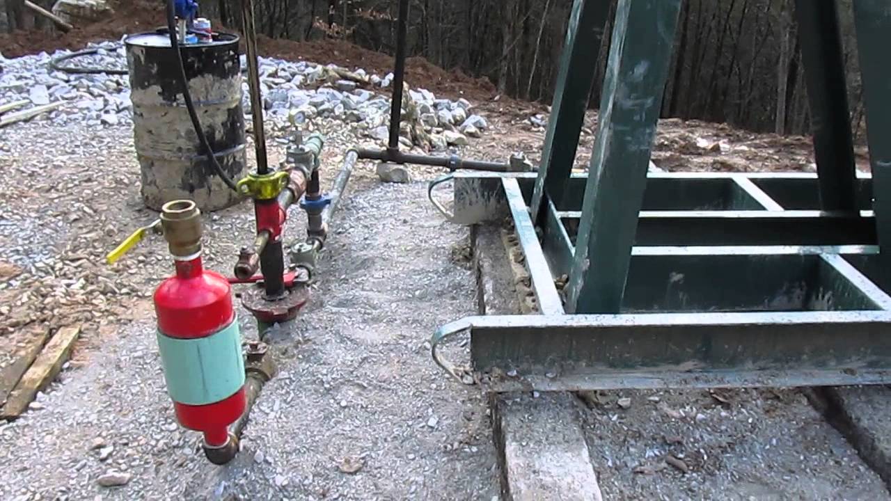 Big Oil Well Flowing Naturally in Kentucky's Backyard
