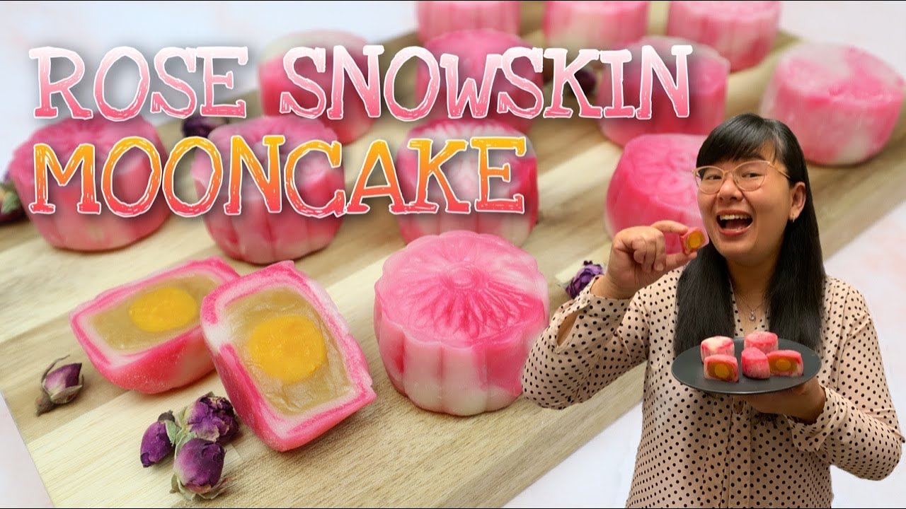 Homemade Rose Marble Snowskin Mooncake with Chestnut Salted Egg Custard Filling | 玫瑰𣲙皮