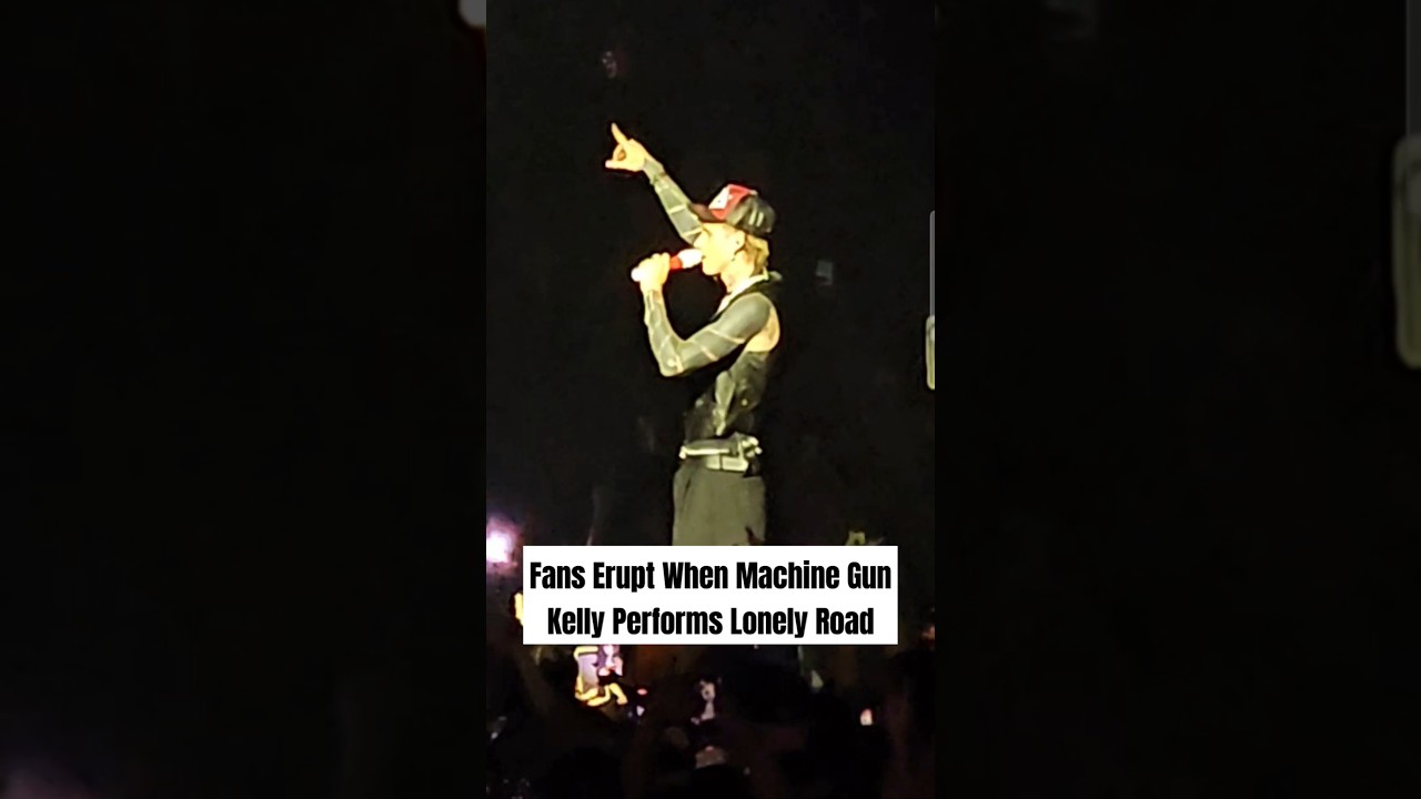 Фанаты ликуют, когда Machine Gun Kelly исполняет Lonely Road!! 