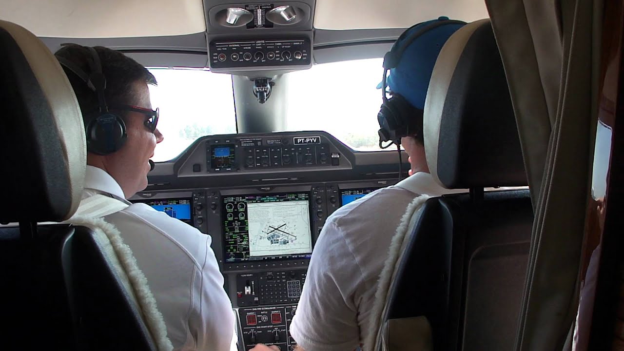 Phenom 300 taxi and takeoff from Montgomery Field