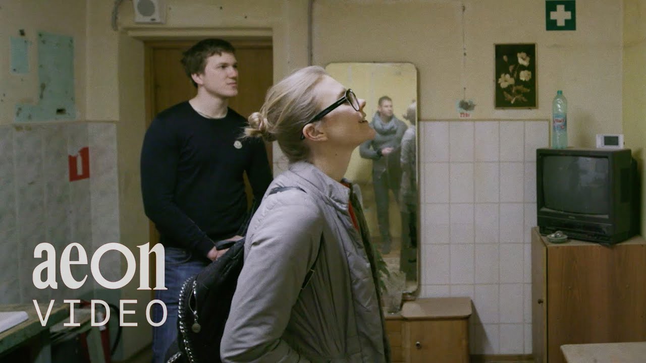One Kandinsky, one viewer and one guard, in a Moscow power station | Dramatic and Mild