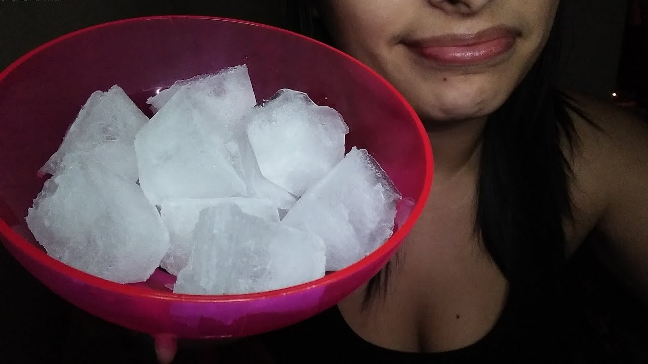 ASMR ICE EATING❄CARBONATED ICE CUBES❄