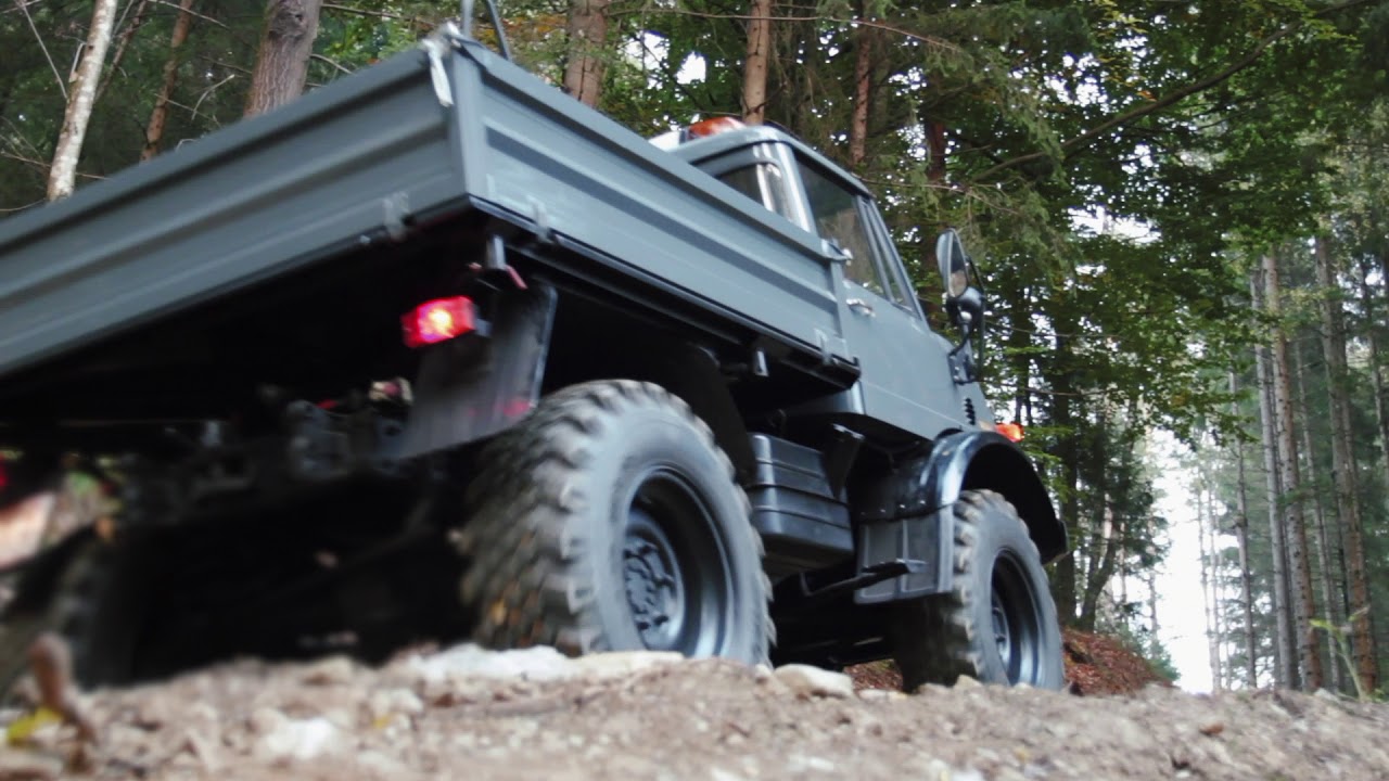 Unimog 406 offroading