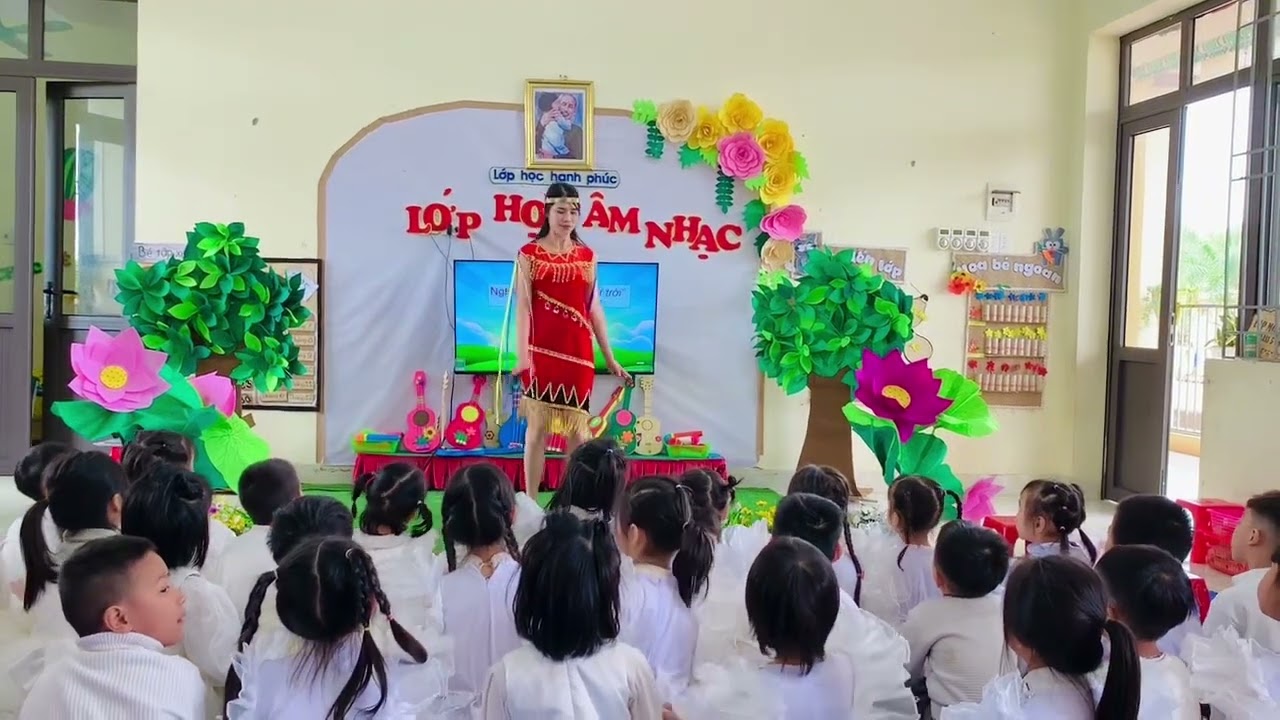 Âm nhạc nghe hát: Hát gọi mặt trời. Cô giáo : Hải Yến