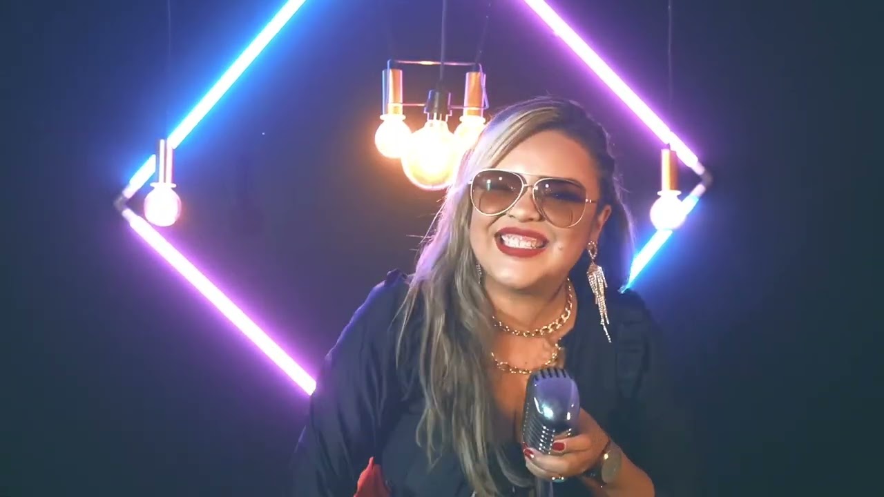 DEIXA EU TE AMAR - CAROL PRADO CLIPE