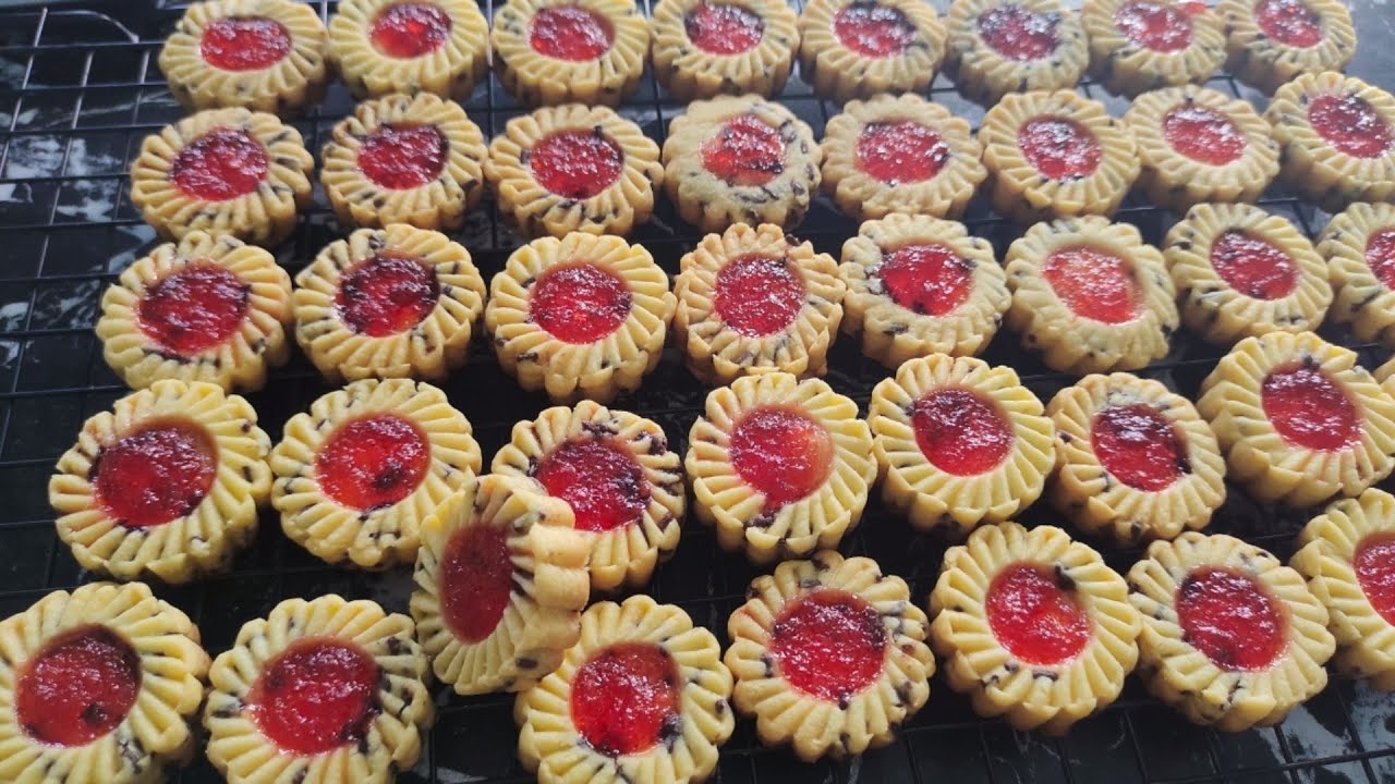 Cara membuat kue kering selai strawberry