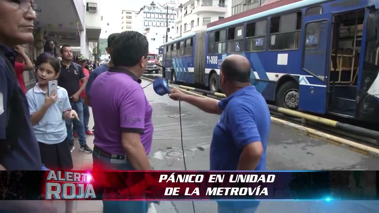 Arde bus de la Metrovía y genera pánico en Guayaquil