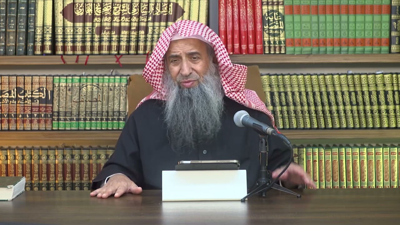 ما حكم إطفاء السائق للقرآن تلبية لطلب الركاب غير المسلمين؟